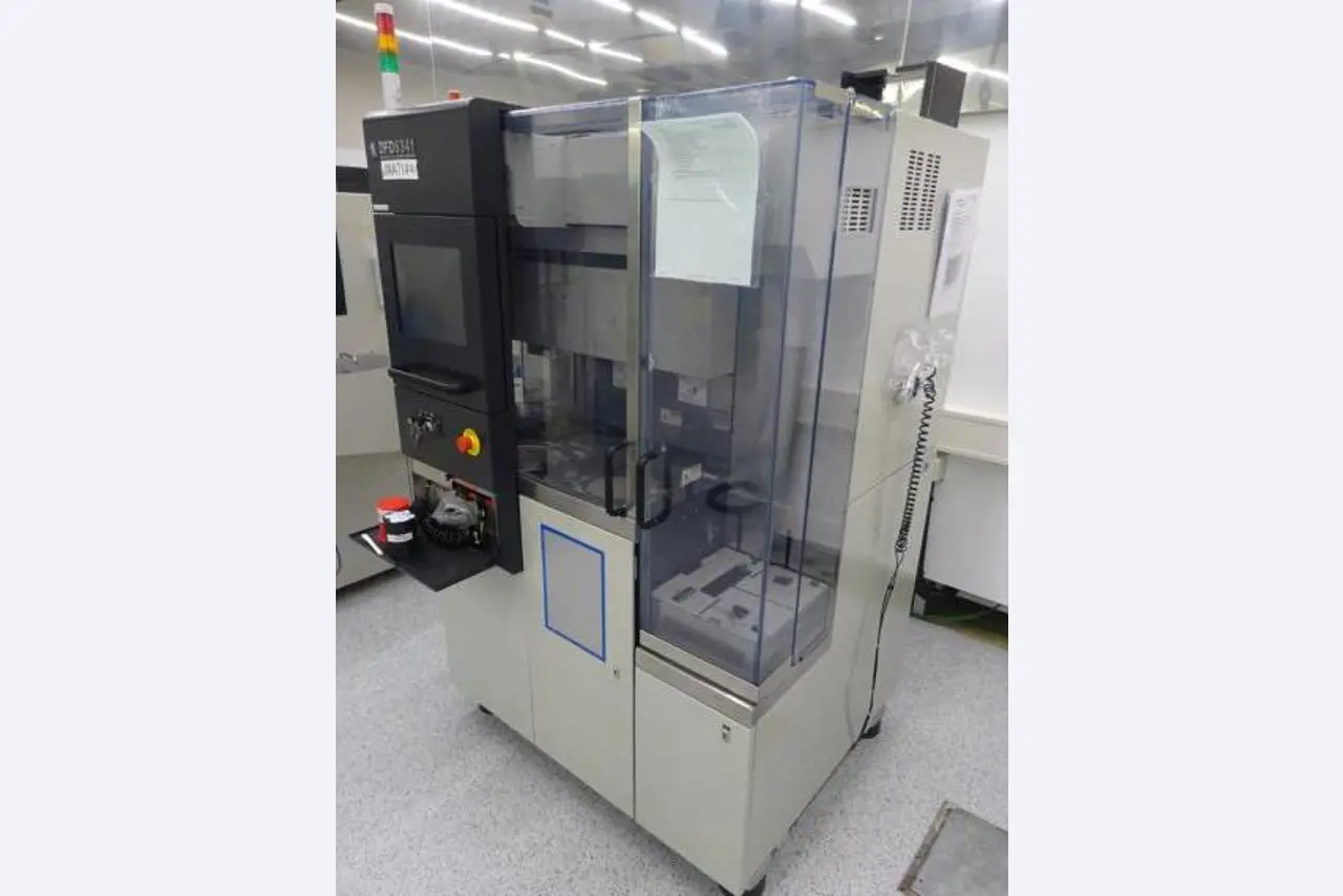 Machines entretenues dans le domaine de l´industrie des semi-conducteurs, de la fabrication de semi-conducteurs, de la fabrication de CD, de la fabrication de DVD-10