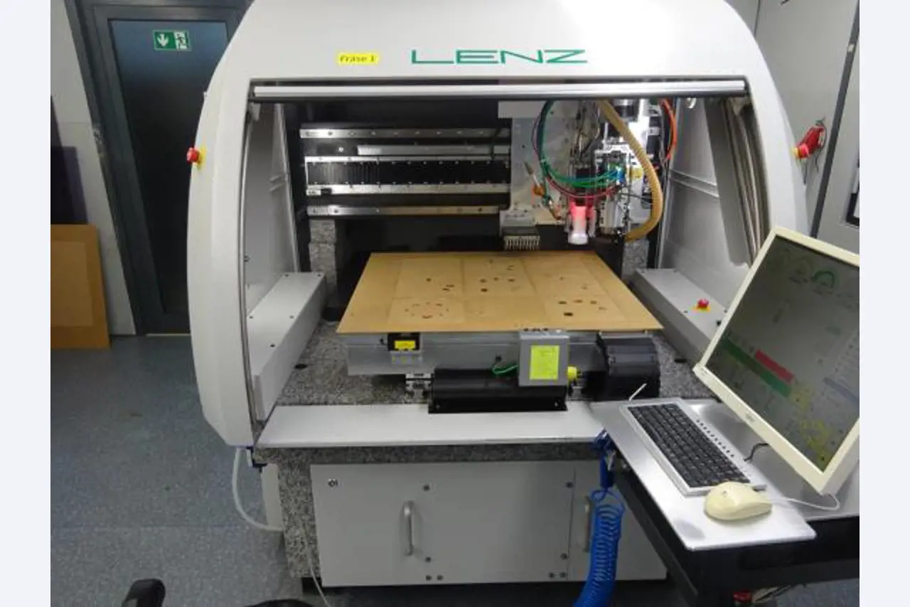 Machines entretenues dans le domaine de l´industrie des semi-conducteurs, de la fabrication de semi-conducteurs, de la fabrication de CD, de la fabrication de DVD-14