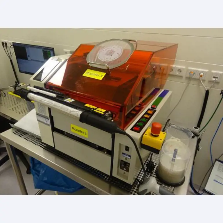 Machines entretenues dans le domaine de l´industrie des semi-conducteurs, de la fabrication de semi-conducteurs, de la fabrication de CD, de la fabrication de DVD-15