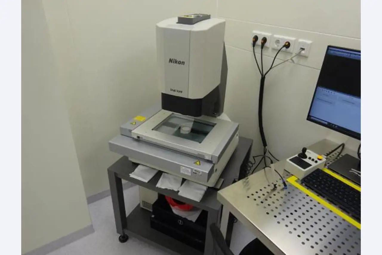 Machines entretenues dans le domaine de l´industrie des semi-conducteurs, de la fabrication de semi-conducteurs, de la fabrication de CD, de la fabrication de DVD-16