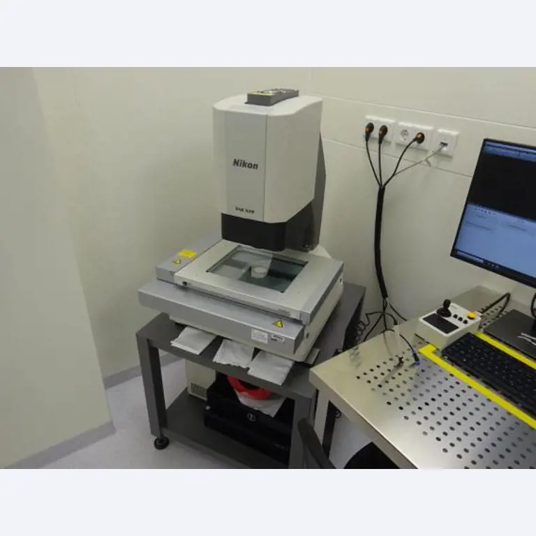 Machines entretenues dans le domaine de l´industrie des semi-conducteurs, de la fabrication de semi-conducteurs, de la fabrication de CD, de la fabrication de DVD-16