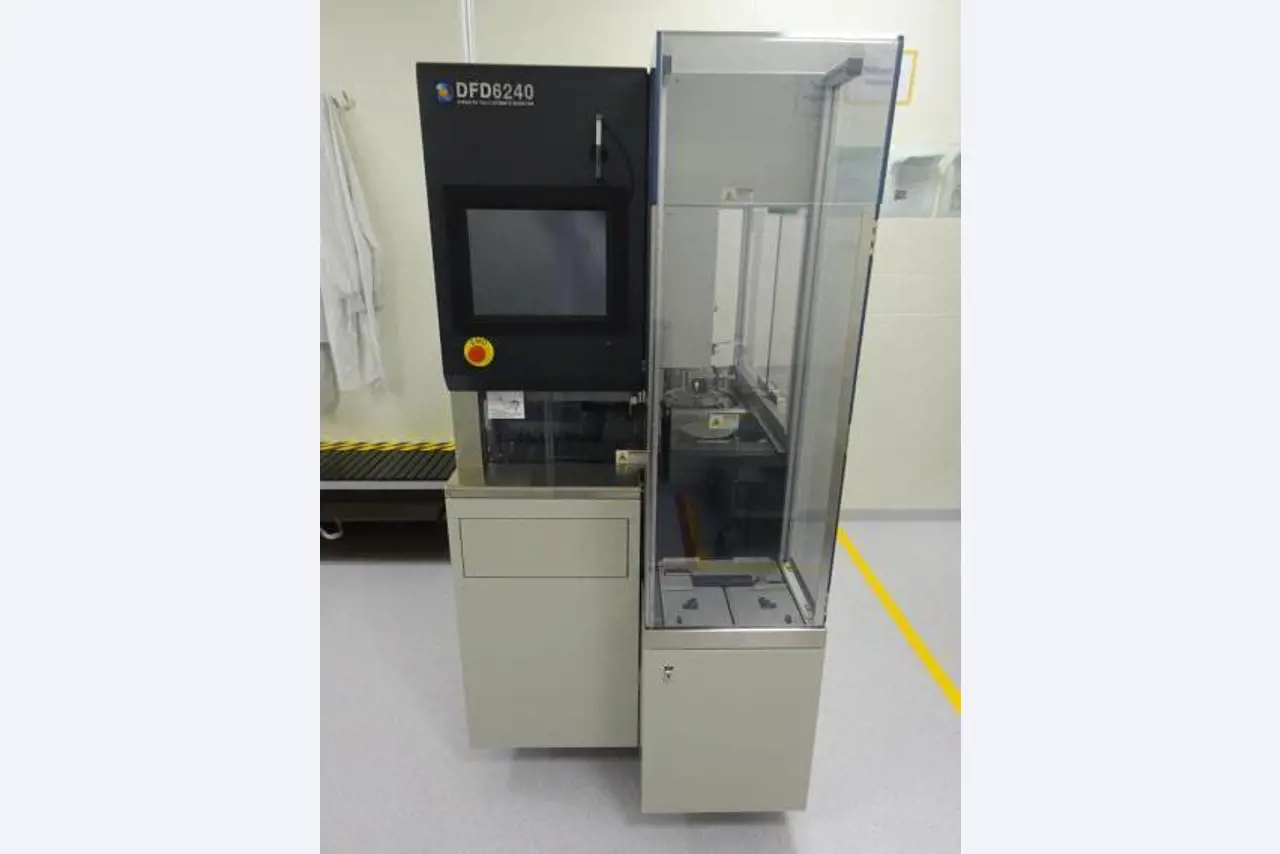 Machines entretenues dans le domaine de l´industrie des semi-conducteurs, de la fabrication de semi-conducteurs, de la fabrication de CD, de la fabrication de DVD-17