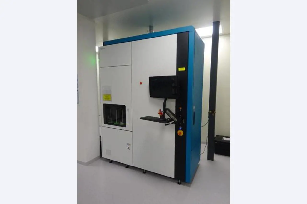 Machines entretenues dans le domaine de l´industrie des semi-conducteurs, de la fabrication de semi-conducteurs, de la fabrication de CD, de la fabrication de DVD-19