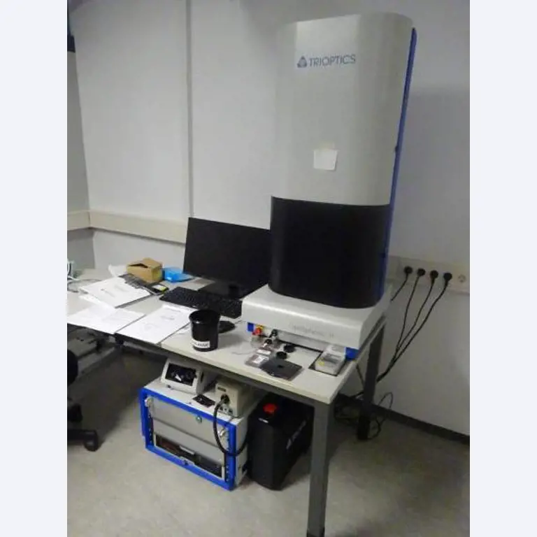 Machines entretenues dans le domaine de l´industrie des semi-conducteurs, de la fabrication de semi-conducteurs, de la fabrication de CD, de la fabrication de DVD-3