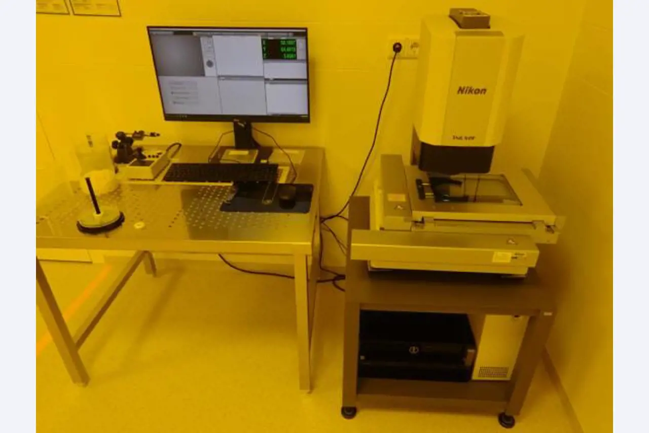 Machines entretenues dans le domaine de l´industrie des semi-conducteurs, de la fabrication de semi-conducteurs, de la fabrication de CD, de la fabrication de DVD-20