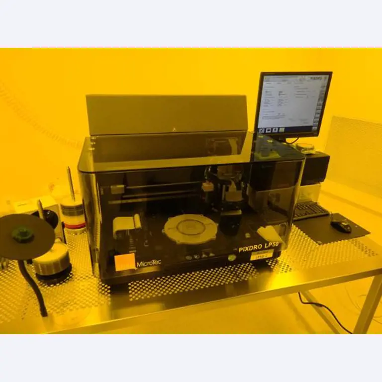 Machines entretenues dans le domaine de l´industrie des semi-conducteurs, de la fabrication de semi-conducteurs, de la fabrication de CD, de la fabrication de DVD-21