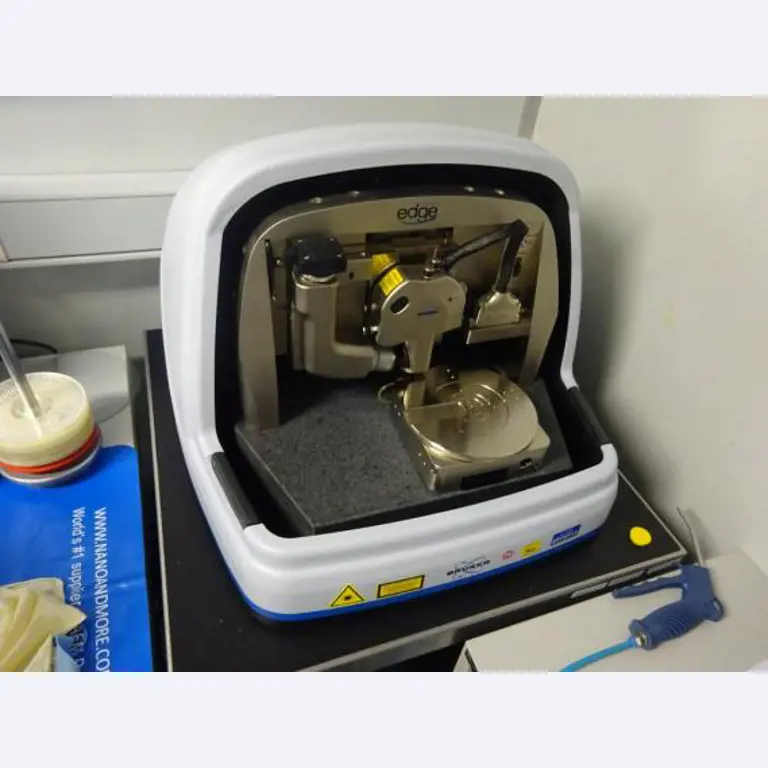 Machines entretenues dans le domaine de l´industrie des semi-conducteurs, de la fabrication de semi-conducteurs, de la fabrication de CD, de la fabrication de DVD-22