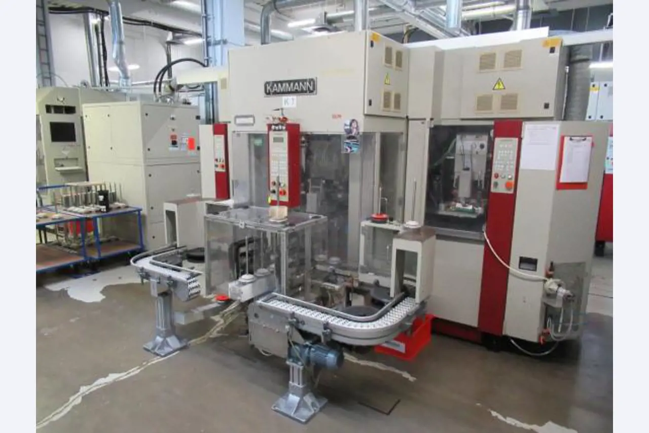 Machines entretenues dans le domaine de l´industrie des semi-conducteurs, de la fabrication de semi-conducteurs, de la fabrication de CD, de la fabrication de DVD-26