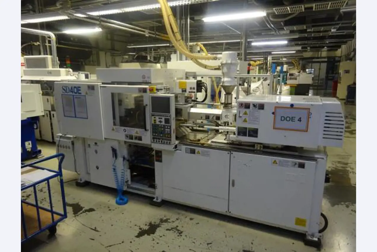 Machines entretenues dans le domaine de l´industrie des semi-conducteurs, de la fabrication de semi-conducteurs, de la fabrication de CD, de la fabrication de DVD-4