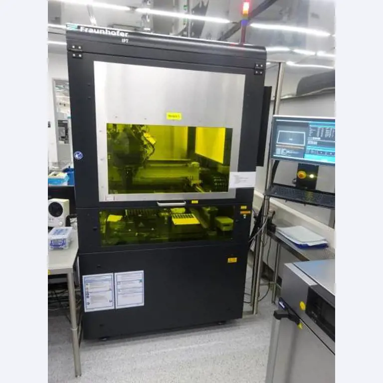 Machines entretenues dans le domaine de l´industrie des semi-conducteurs, de la fabrication de semi-conducteurs, de la fabrication de CD, de la fabrication de DVD-8