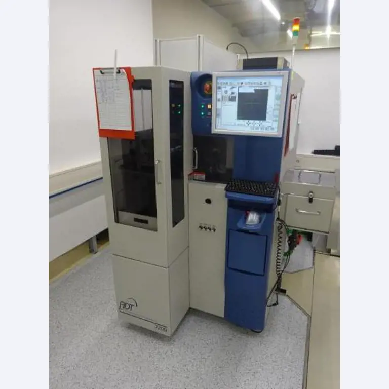 Machines entretenues dans le domaine de l´industrie des semi-conducteurs, de la fabrication de semi-conducteurs, de la fabrication de CD, de la fabrication de DVD-9