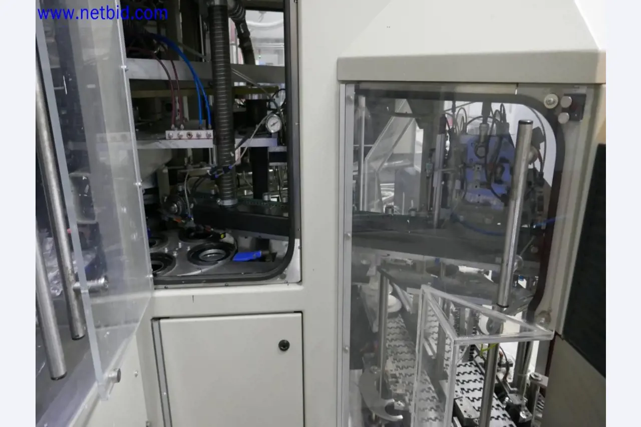 Údržba strojů z polovodičového průmyslu, výroba polovodičů, výroba CD a DVD.-15