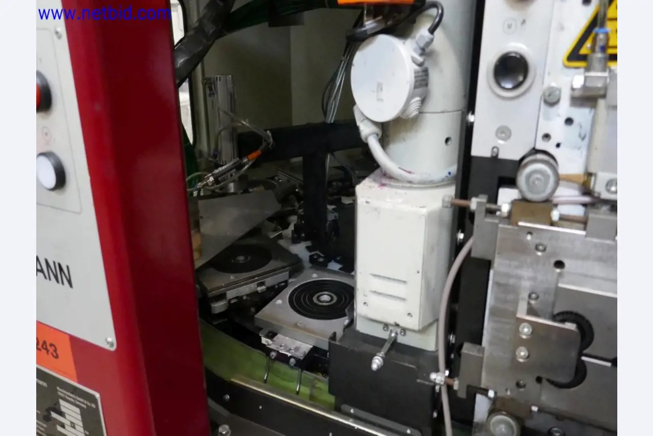 Údržba strojů z polovodičového průmyslu, výroba polovodičů, výroba CD a DVD.-6