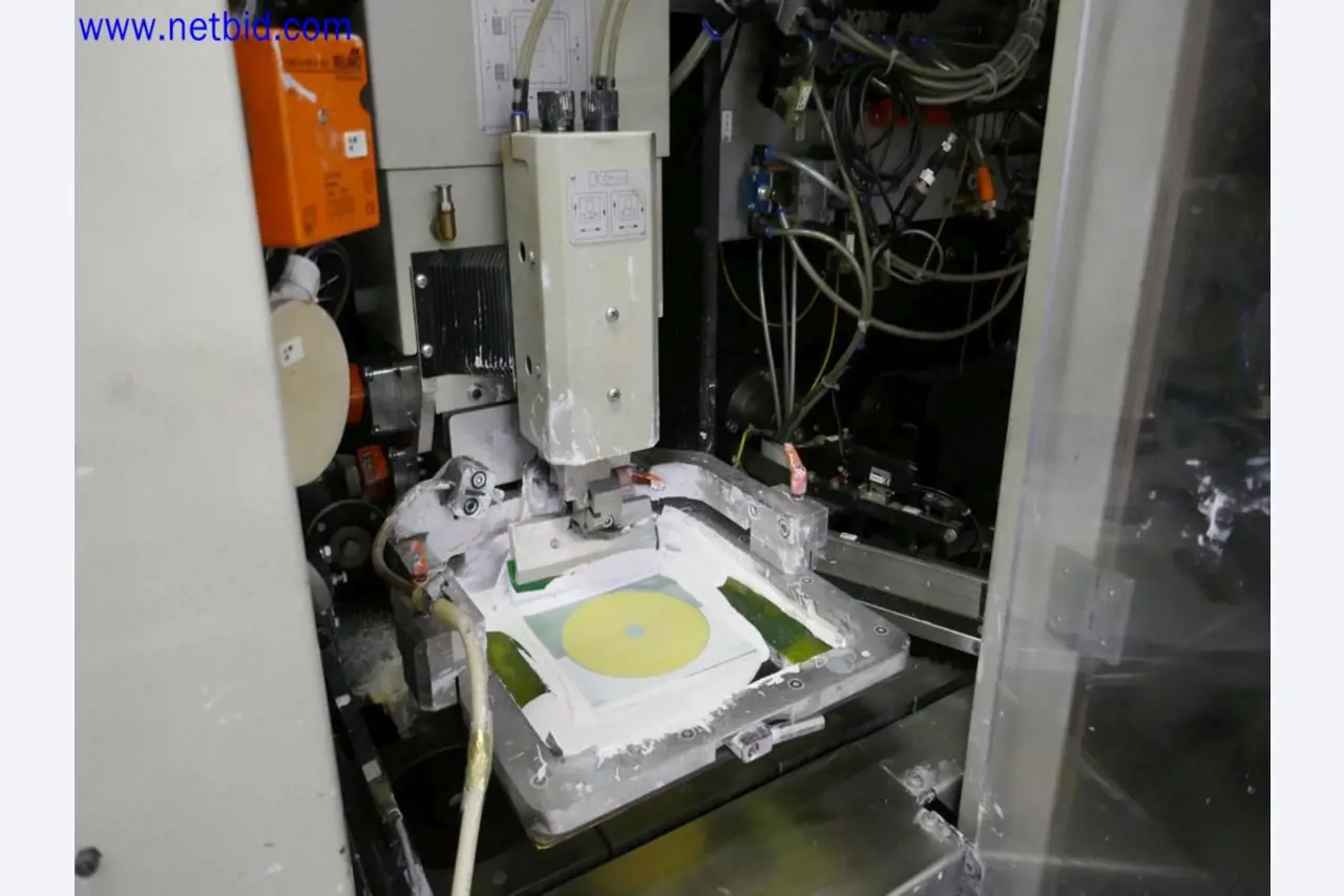 Údržba strojů z polovodičového průmyslu, výroba polovodičů, výroba CD a DVD.-10