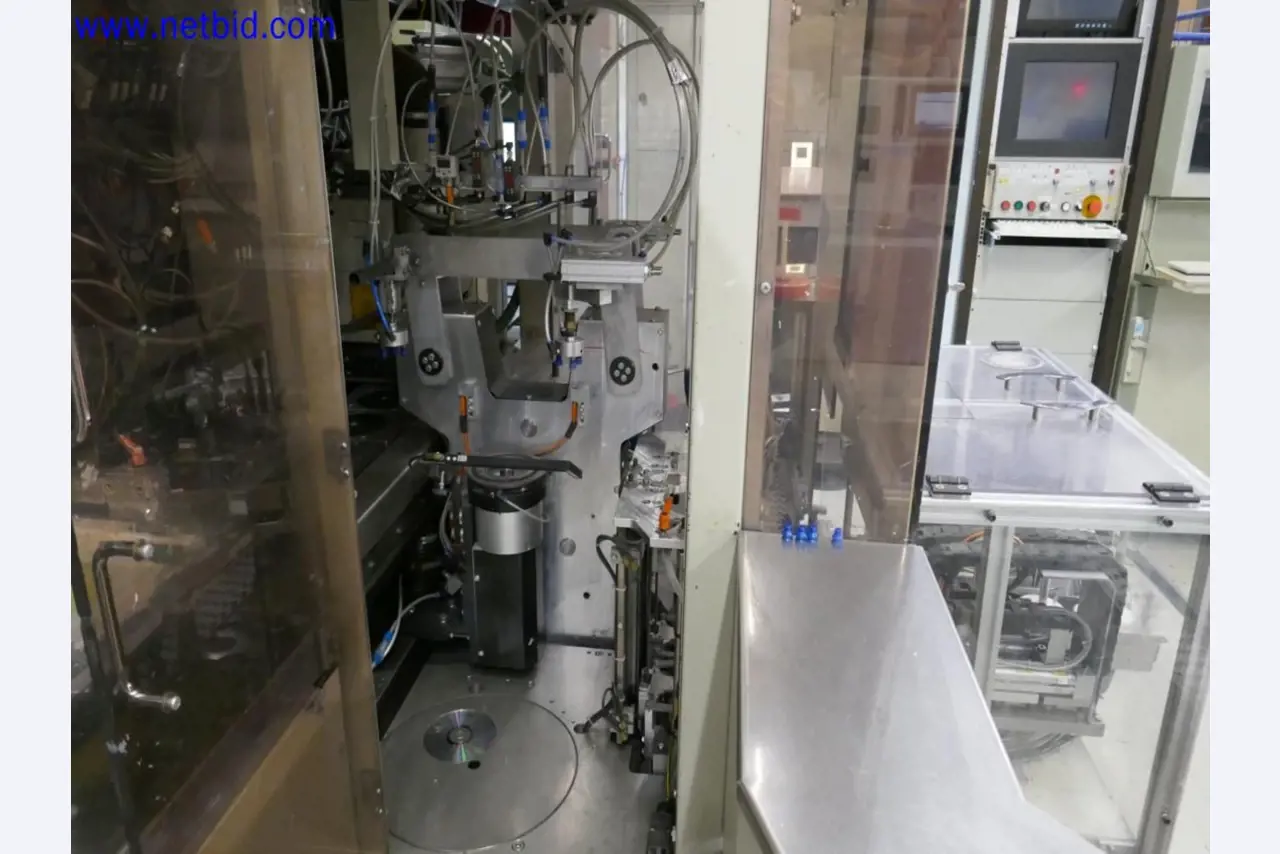 Údržba strojů z polovodičového průmyslu, výroba polovodičů, výroba CD a DVD.-12