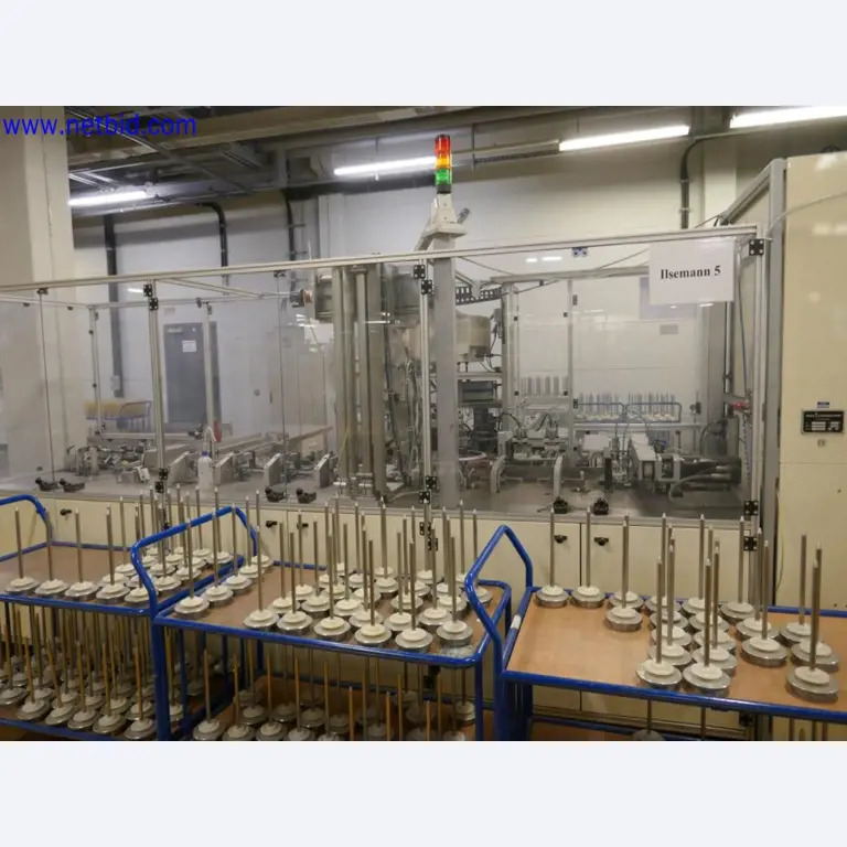 Machines entretenues dans le domaine de l´industrie des semi-conducteurs, de la fabrication de semi-conducteurs, de la fabrication de CD, de la fabrication de DVD-1