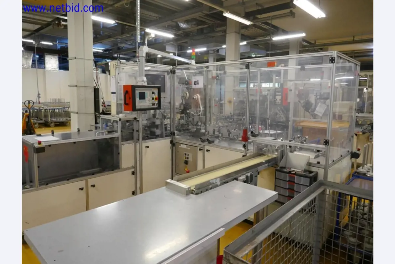 Machines entretenues dans le domaine de l´industrie des semi-conducteurs, de la fabrication de semi-conducteurs, de la fabrication de CD, de la fabrication de DVD-3