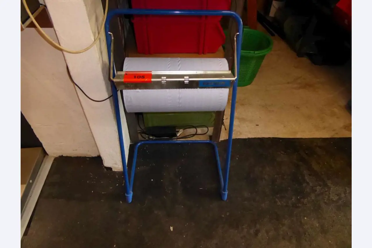 Maschinen zur Herstellung von Möbelbeschlägen und Türgarnituren-1