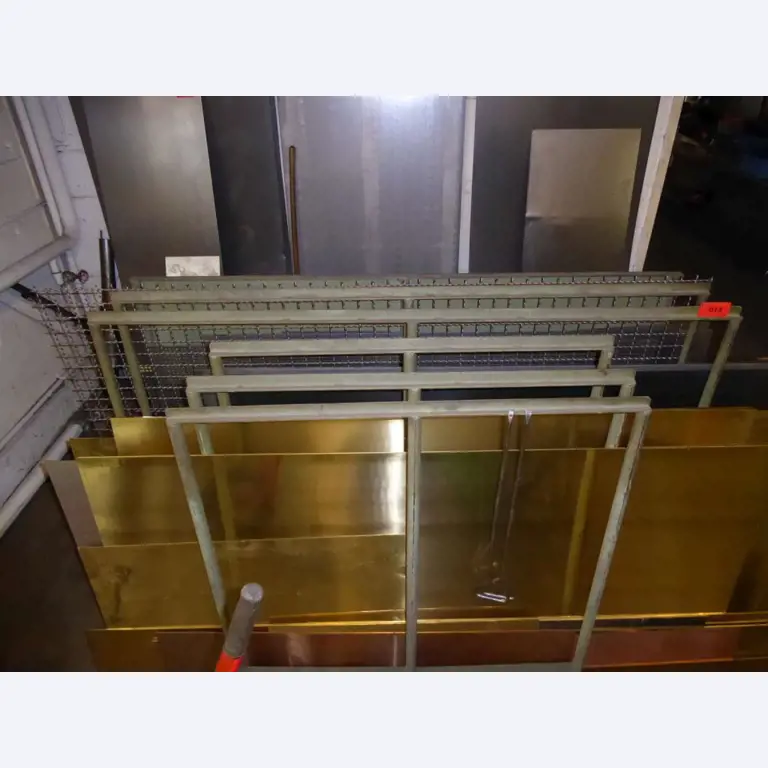 Machines pour la fabrication de ferrures de meubles et de garnitures de portes-2