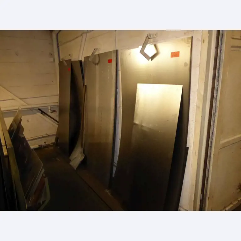 Machines pour la fabrication de ferrures de meubles et de garnitures de portes-4