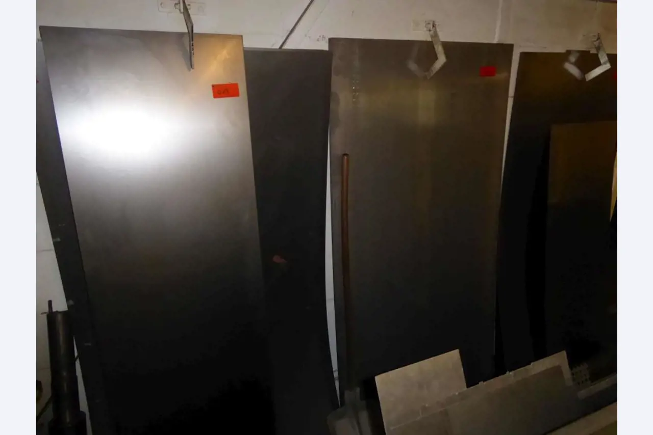 Máquinas para a produção de ferragens para móveis e conjuntos de portas-5