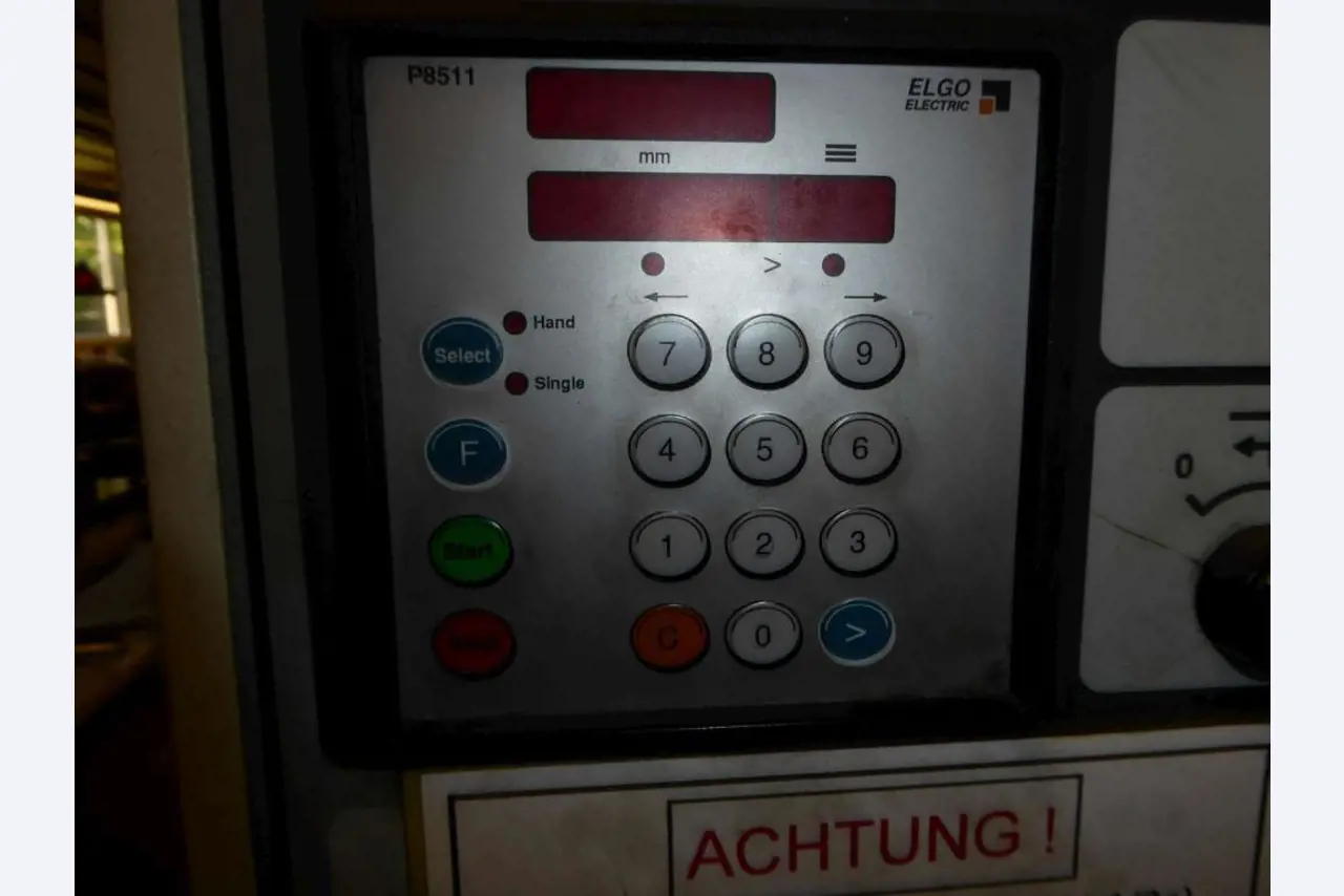 Máquinas para la fabricación de herrajes para muebles y juegos de puertas-10