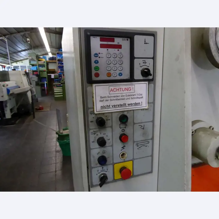 Máquinas para la fabricación de herrajes para muebles y juegos de puertas-12