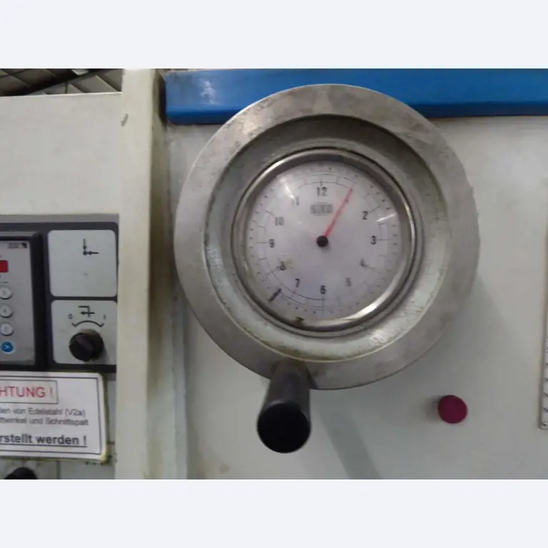 Máquinas para la fabricación de herrajes para muebles y juegos de puertas-15