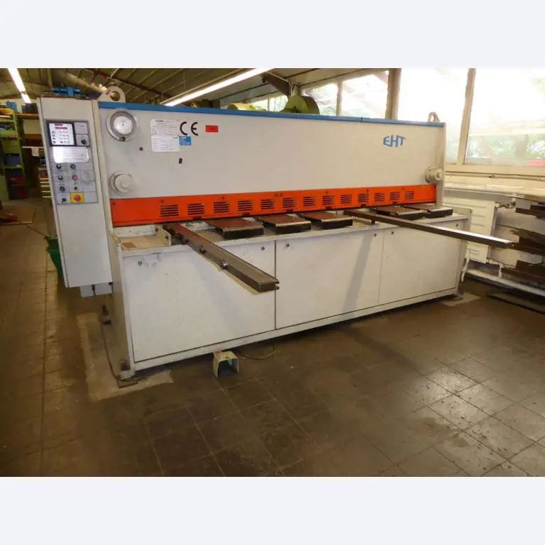 Máquinas para la fabricación de herrajes para muebles y juegos de puertas-1