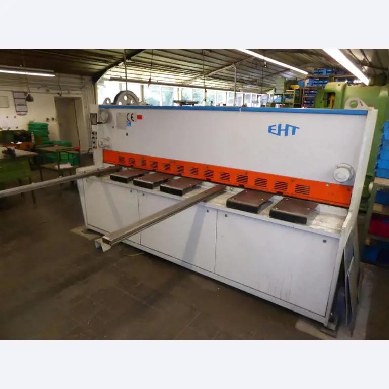 Máquinas para la fabricación de herrajes para muebles y juegos de puertas-2