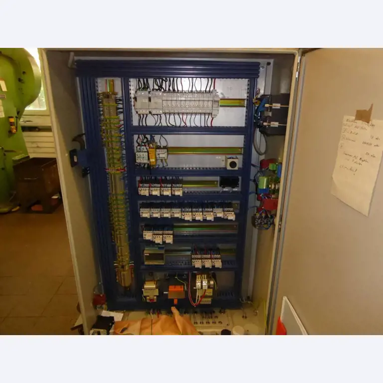 Máquinas para la fabricación de herrajes para muebles y juegos de puertas-5