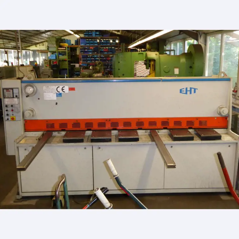 Máquinas para la fabricación de herrajes para muebles y juegos de puertas-7