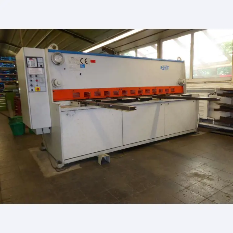 Máquinas para la fabricación de herrajes para muebles y juegos de puertas-8