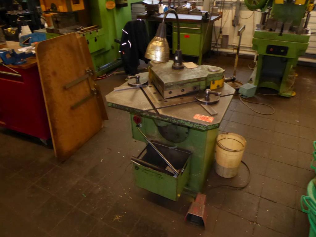 Maszyny do produkcji okuć meblowych i zestawów drzwiowych-1