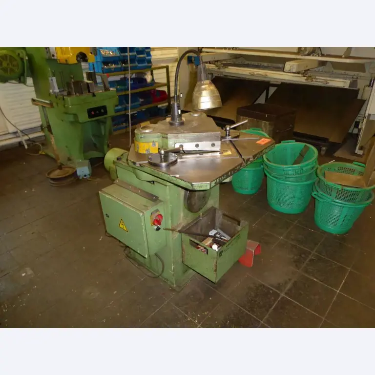 Máquinas para la fabricación de herrajes para muebles y juegos de puertas-2