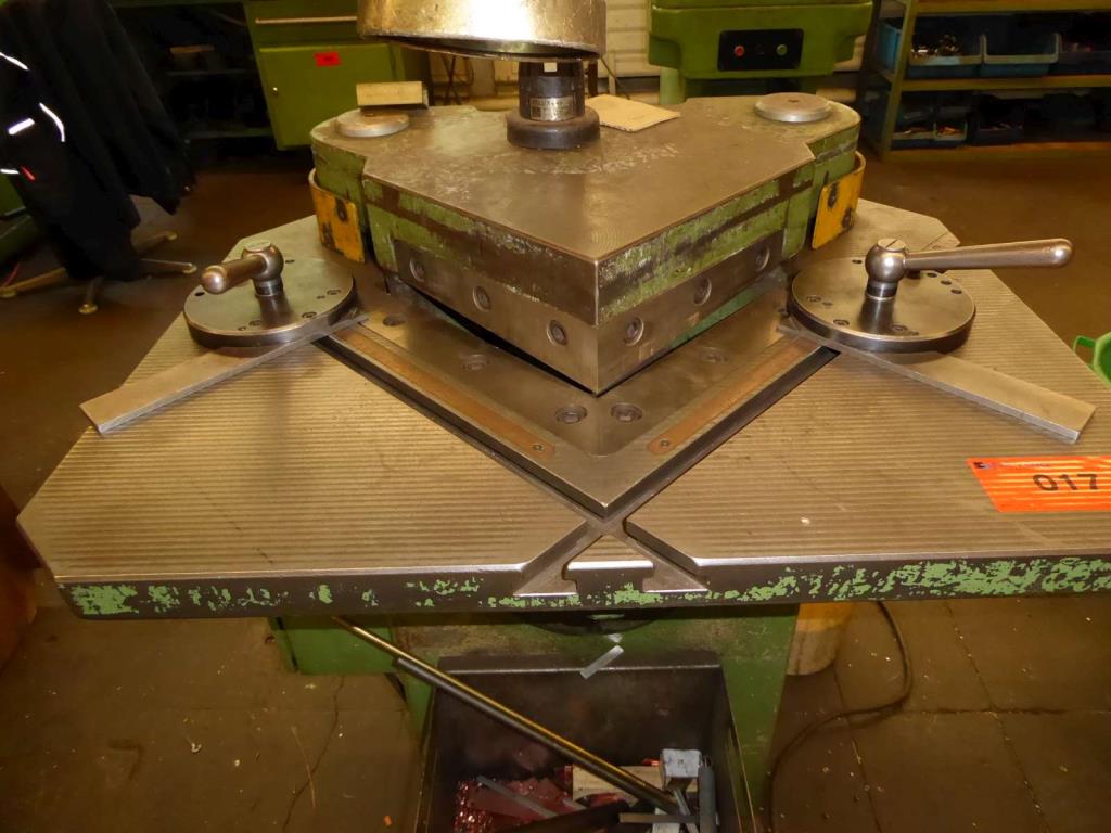 Maszyny do produkcji okuć meblowych i zestawów drzwiowych-3