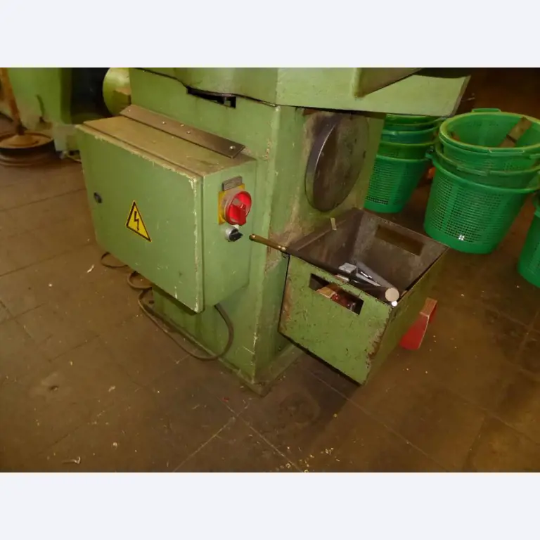 Máquinas para la fabricación de herrajes para muebles y juegos de puertas-8