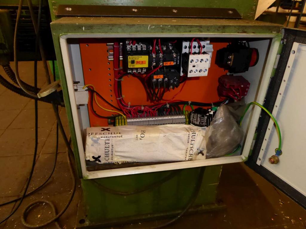 Maszyny do produkcji okuć meblowych i zestawów drzwiowych-9