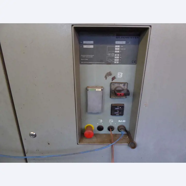 Máquinas para la fabricación de herrajes para muebles y juegos de puertas-12