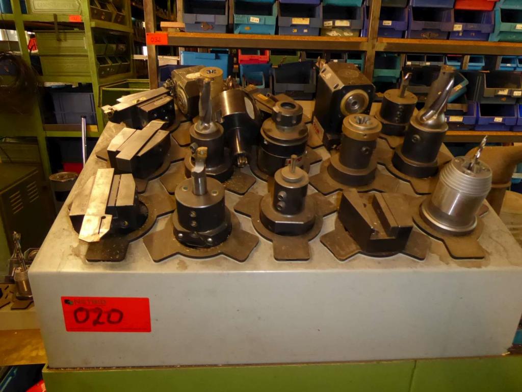 Máquinas para la fabricación de herrajes para muebles y juegos de puertas-16