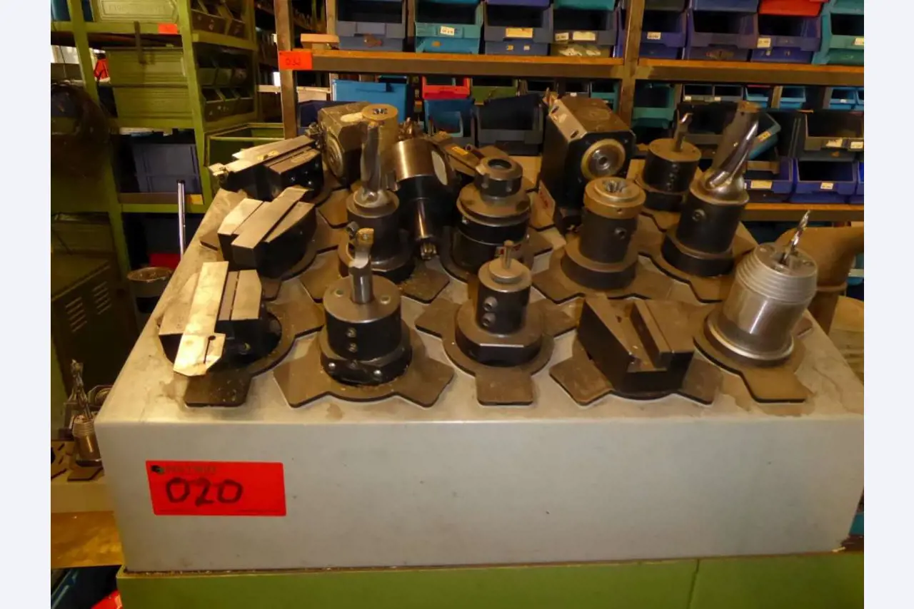 Machines voor de productie van meubelbeslag en deurbeslag-16