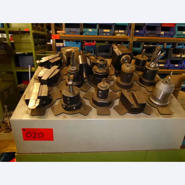 Máquinas para la fabricación de herrajes para muebles y juegos de puertas-16