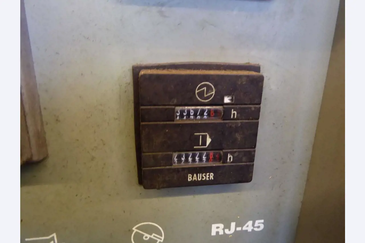 Máquinas para la fabricación de herrajes para muebles y juegos de puertas-18