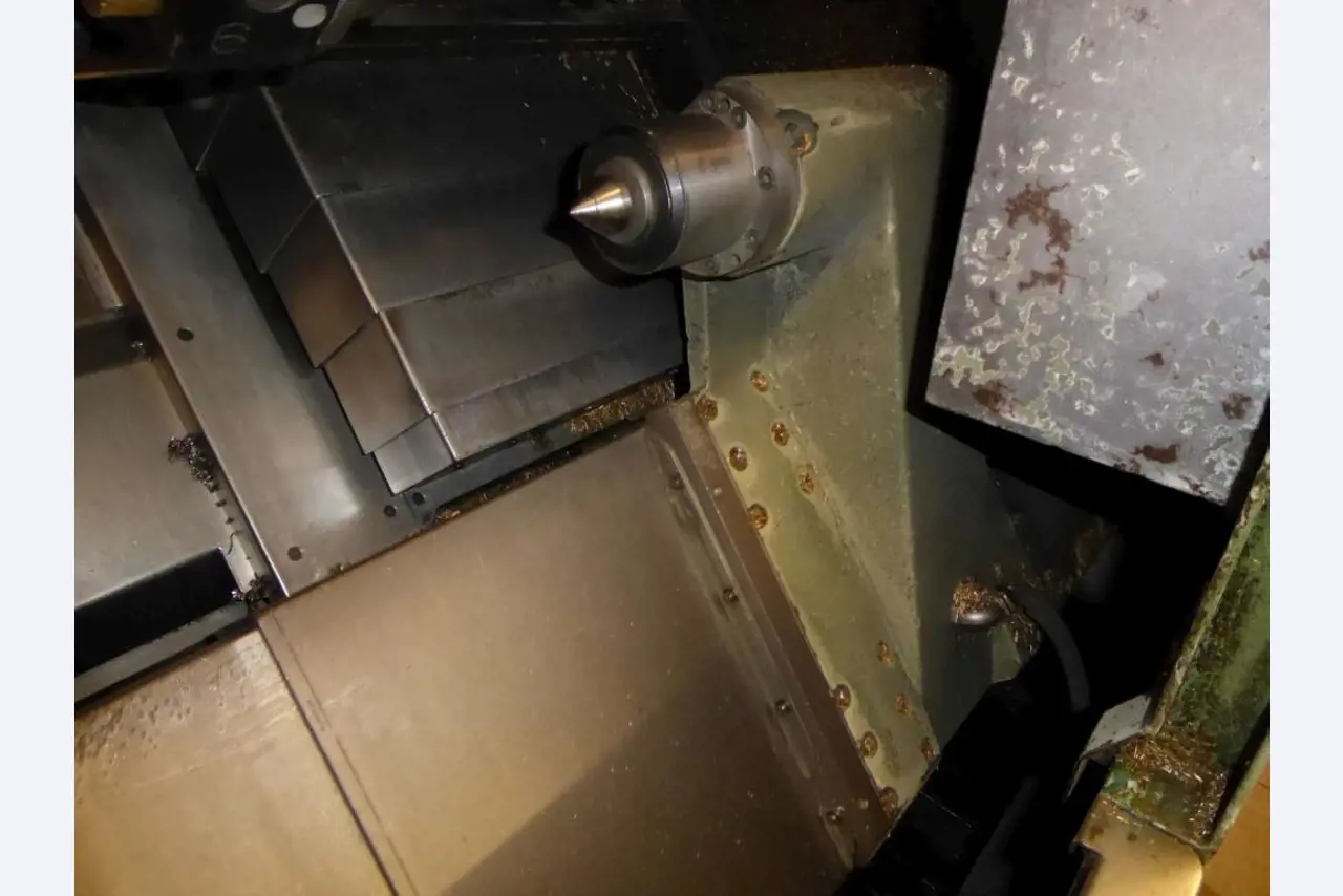 Máquinas para la fabricación de herrajes para muebles y juegos de puertas-20