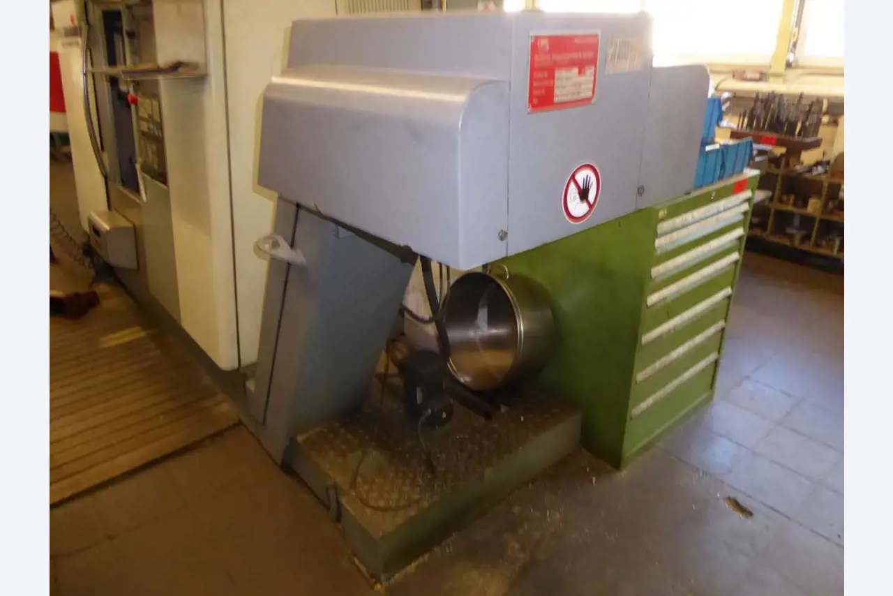 Máquinas para la fabricación de herrajes para muebles y juegos de puertas-5