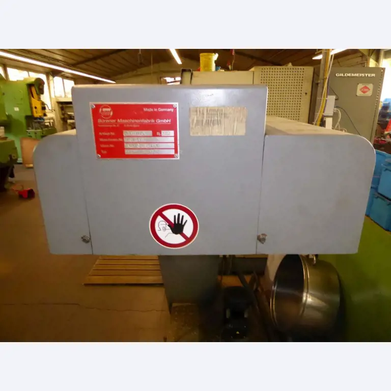 Machines pour la fabrication de ferrures de meubles et de garnitures de portes-6
