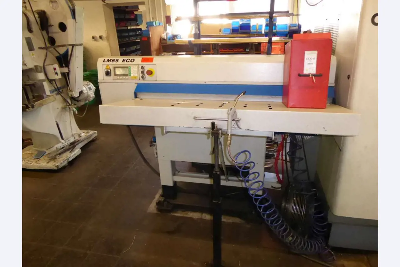 Máquinas para la fabricación de herrajes para muebles y juegos de puertas-7