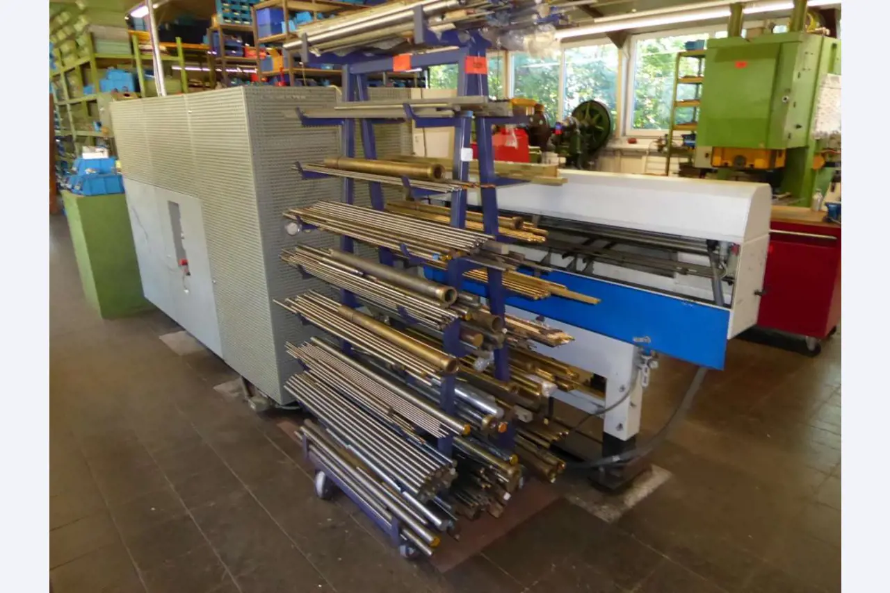 Máquinas para la fabricación de herrajes para muebles y juegos de puertas-7