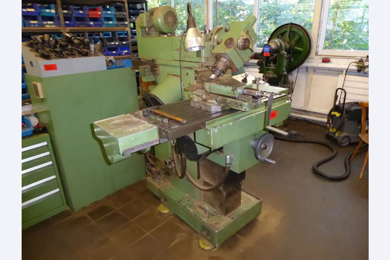 Máquinas para la fabricación de herrajes para muebles y juegos de puertas-10