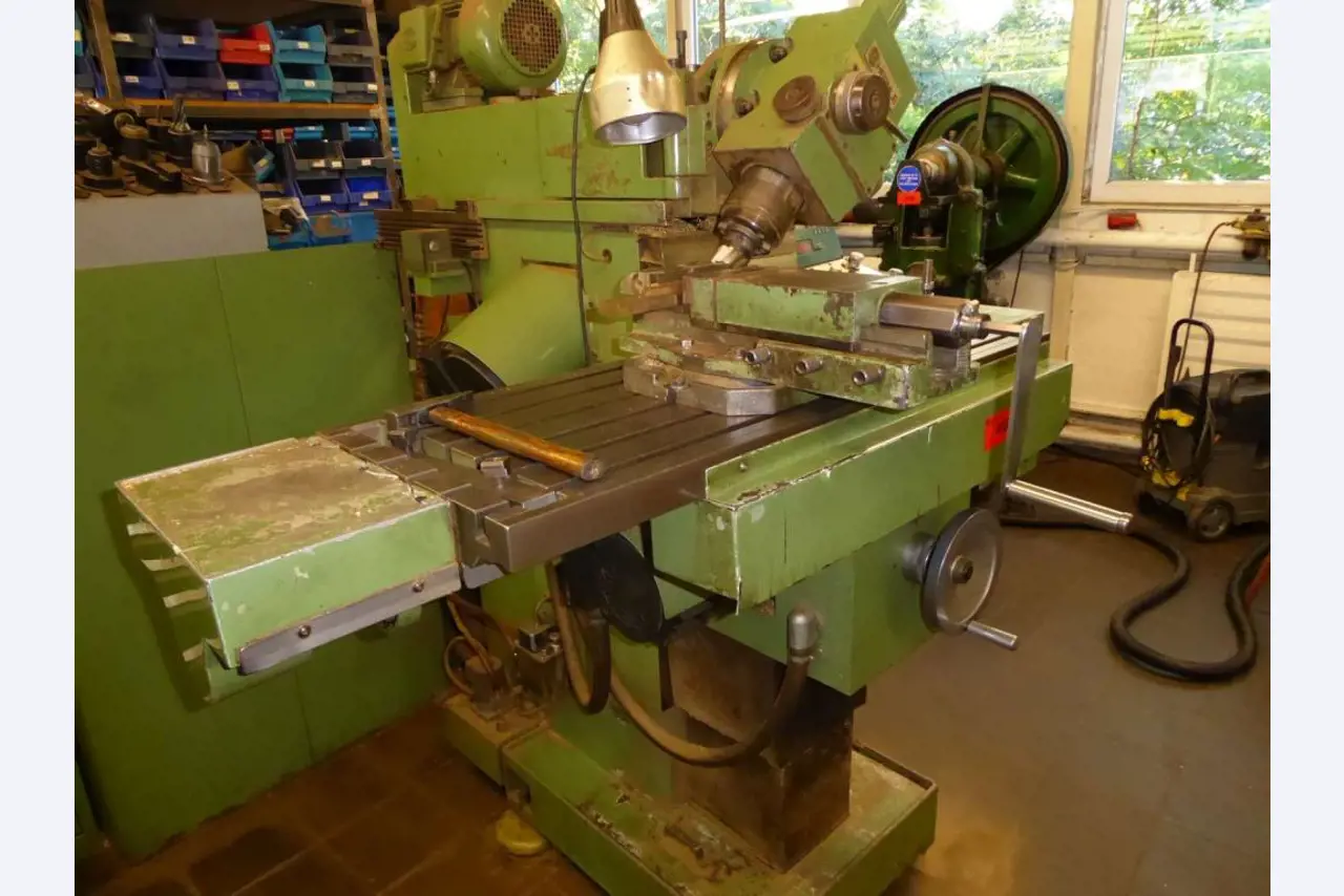 Máquinas para la fabricación de herrajes para muebles y juegos de puertas-17